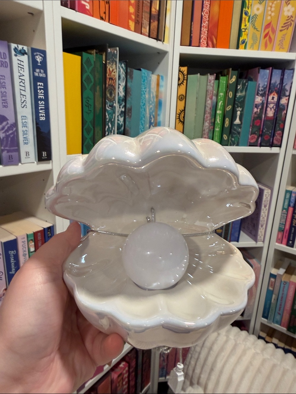 Ceramic Pearl Shell Lamp - White